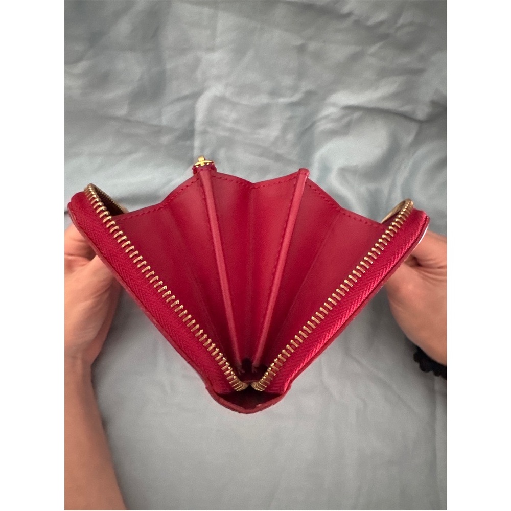Louis Vuitton Red Monogram
Embossed Vernis Leather Wallet - Picture 7 of 16